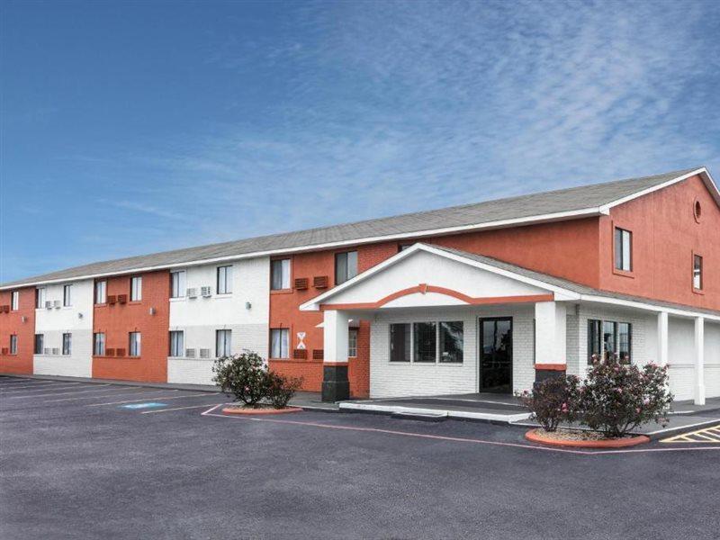 Howard Johnson By Wyndham Near Schlitterbahn Ню Браунфелс Екстериор снимка