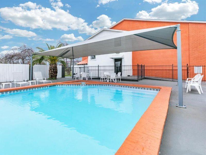 Howard Johnson By Wyndham Near Schlitterbahn Ню Браунфелс Екстериор снимка