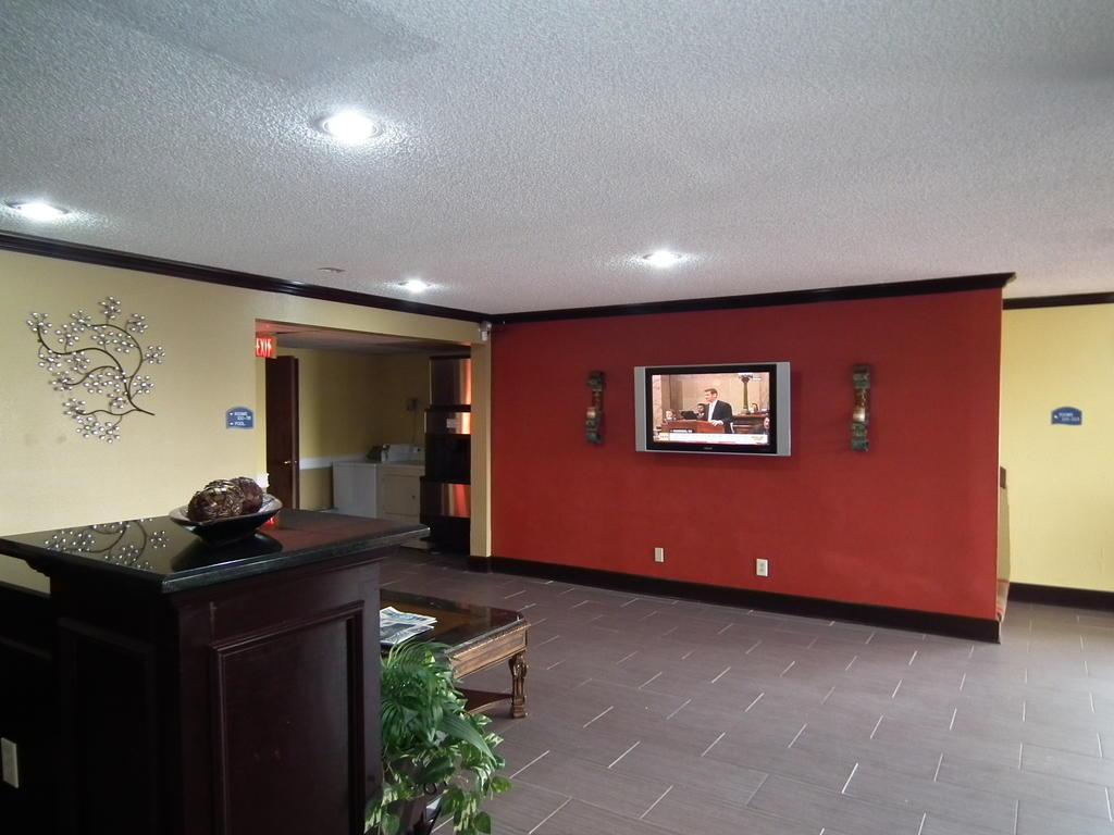 Howard Johnson By Wyndham Near Schlitterbahn Ню Браунфелс Екстериор снимка