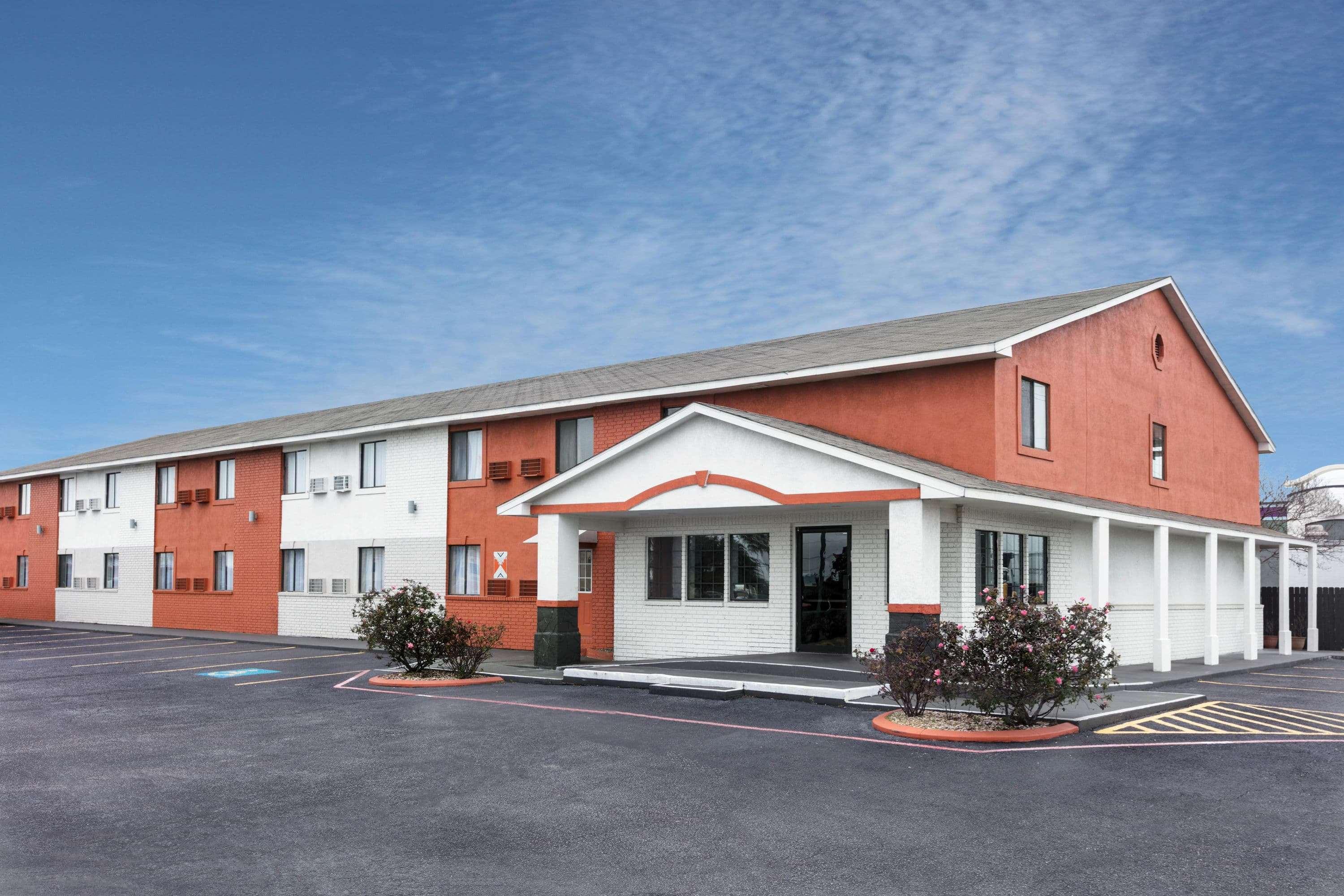 Howard Johnson By Wyndham Near Schlitterbahn Ню Браунфелс Екстериор снимка