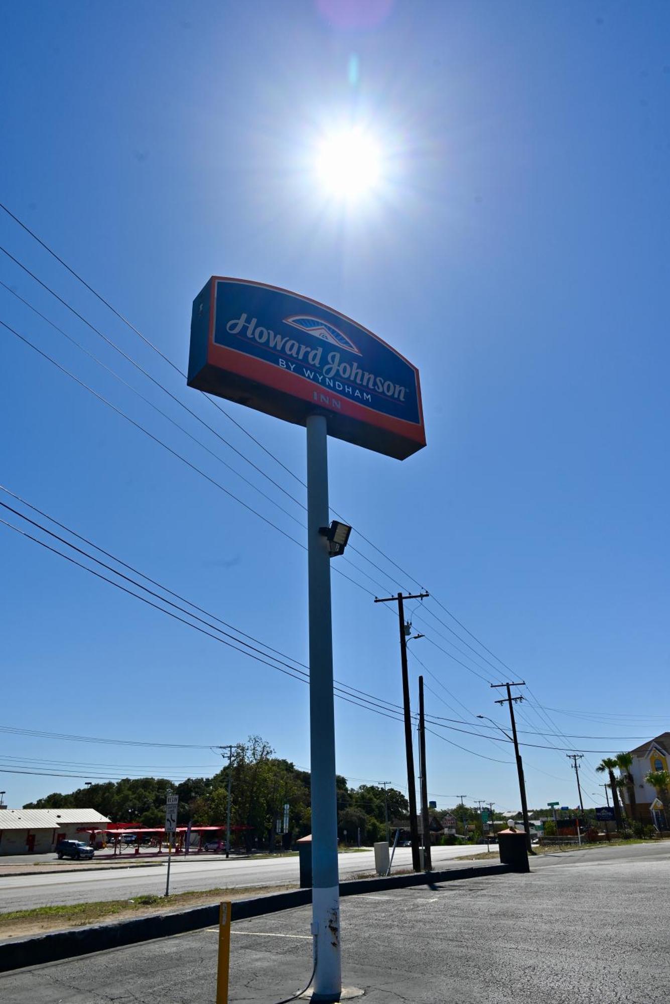 Howard Johnson By Wyndham Near Schlitterbahn Ню Браунфелс Екстериор снимка