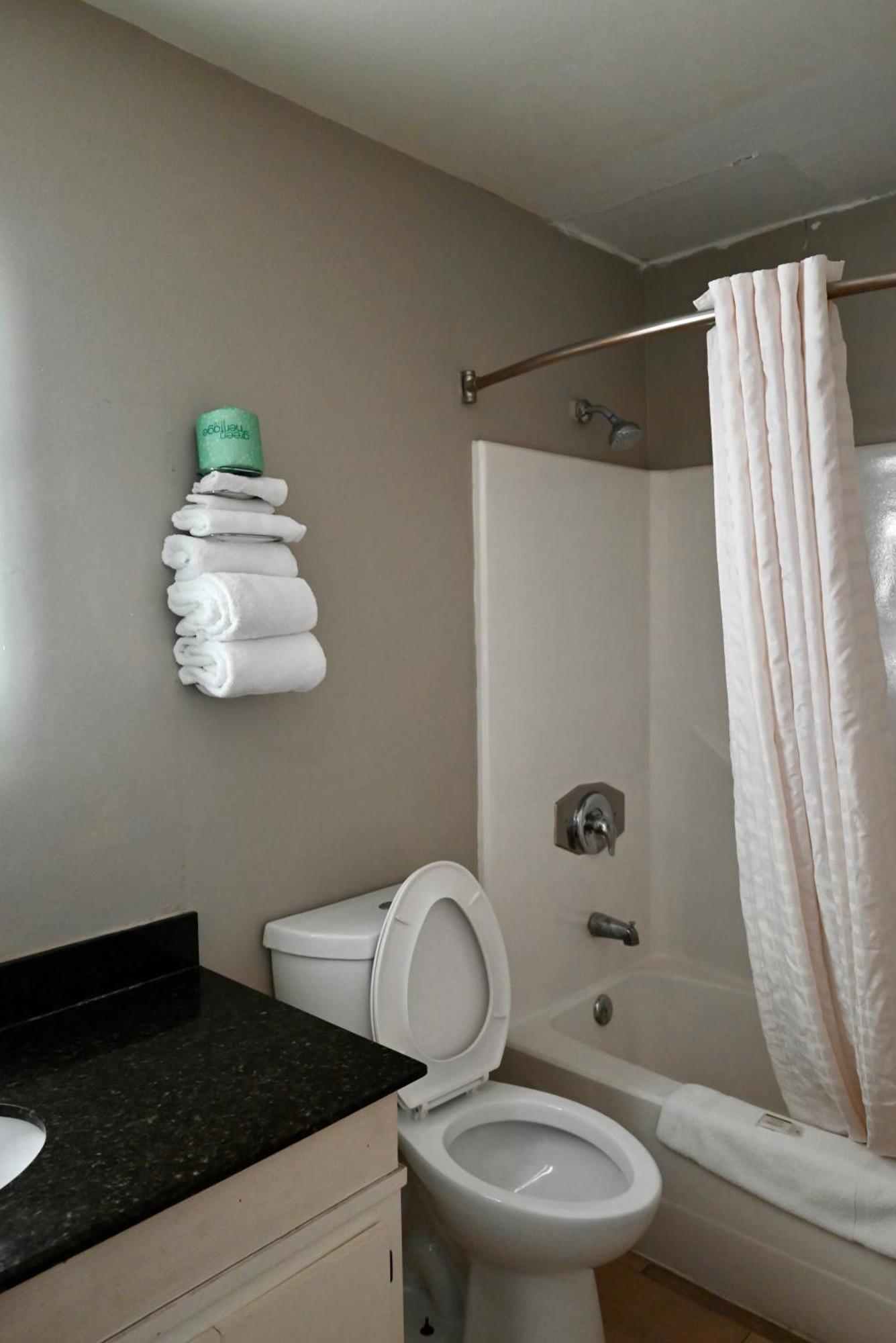 Howard Johnson By Wyndham Near Schlitterbahn Ню Браунфелс Екстериор снимка